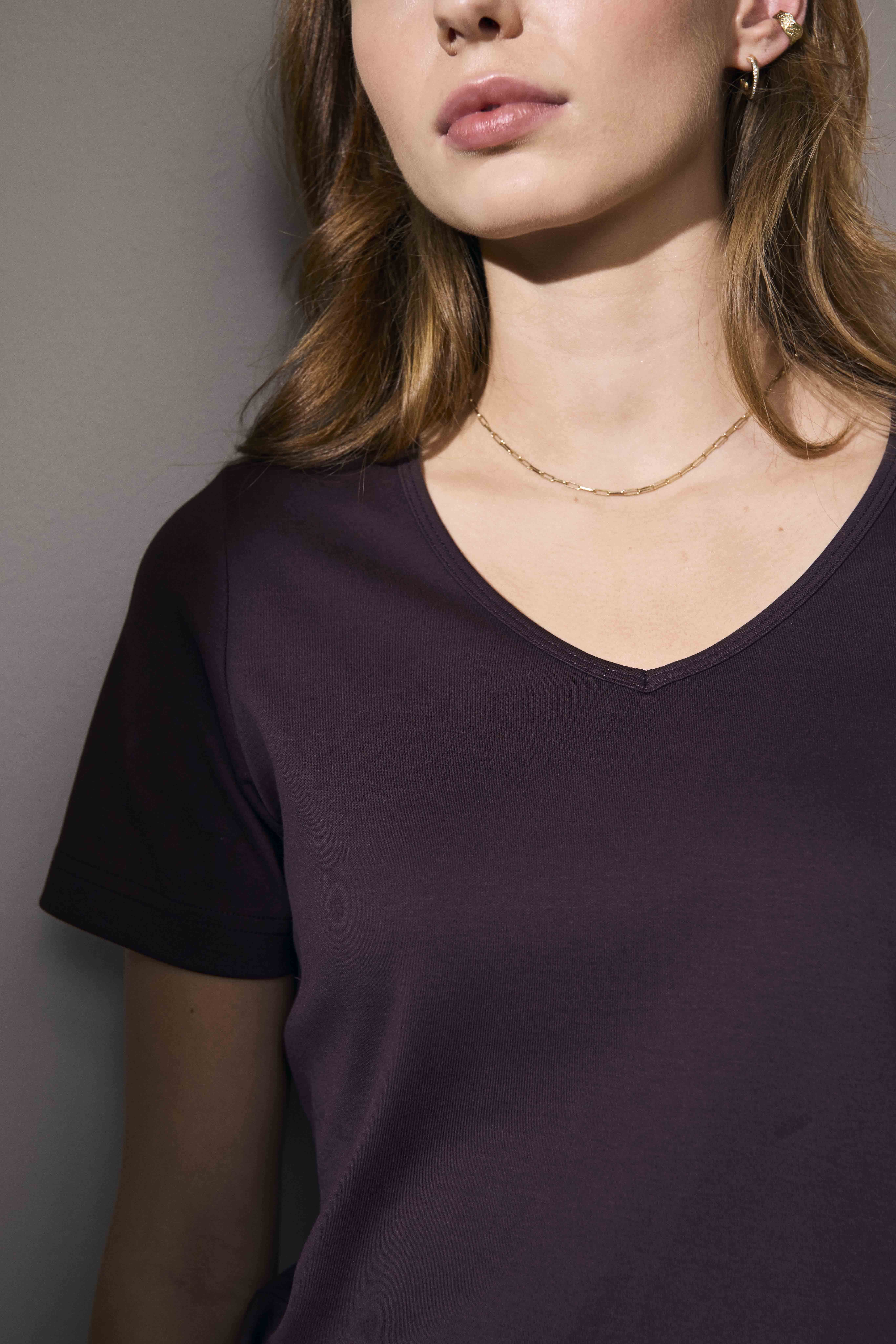 T-shirt Interlock | v-neck | damski