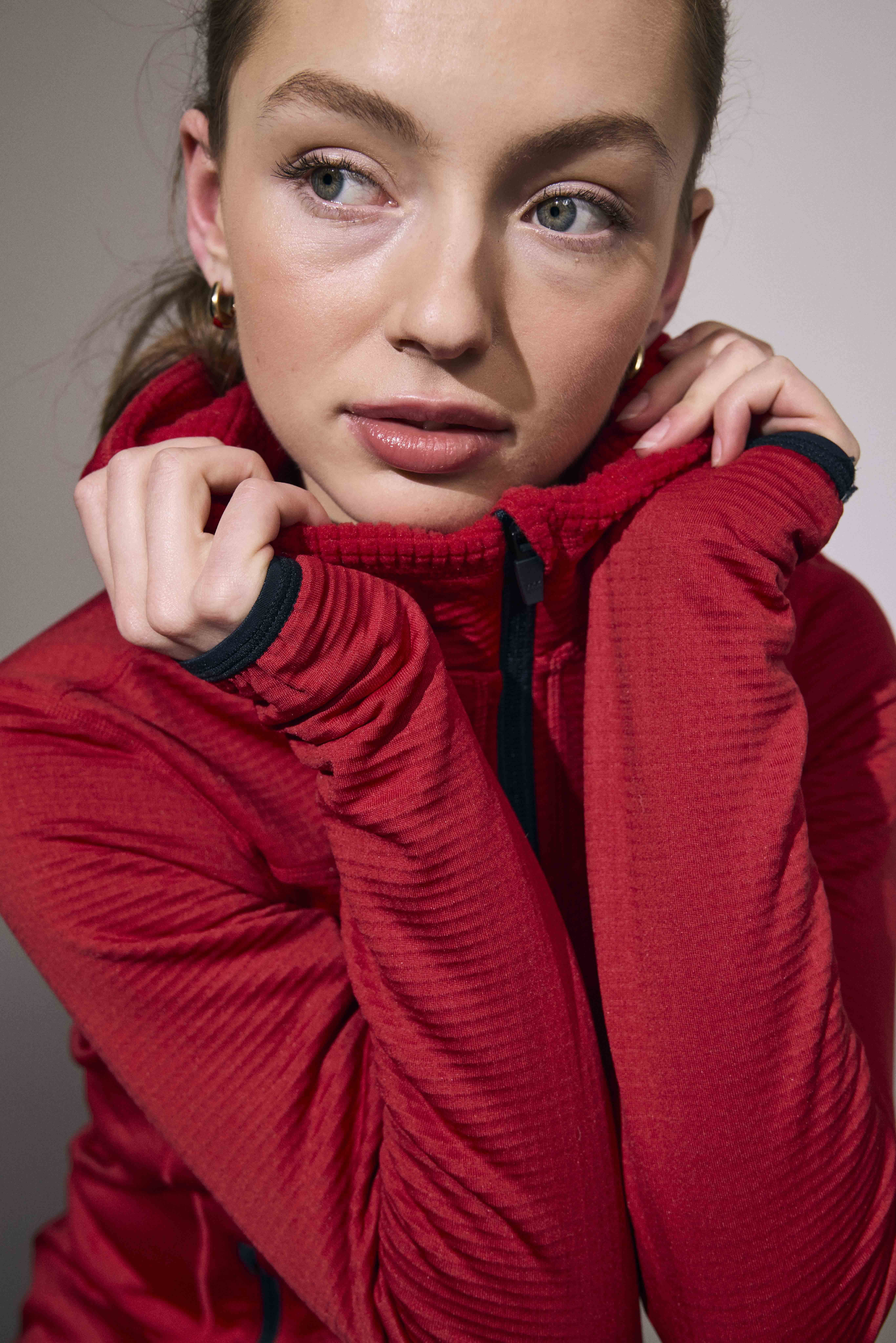 Bluza sportowa ID 0841 z nadrukiem firmowym i haftem reklamowym.